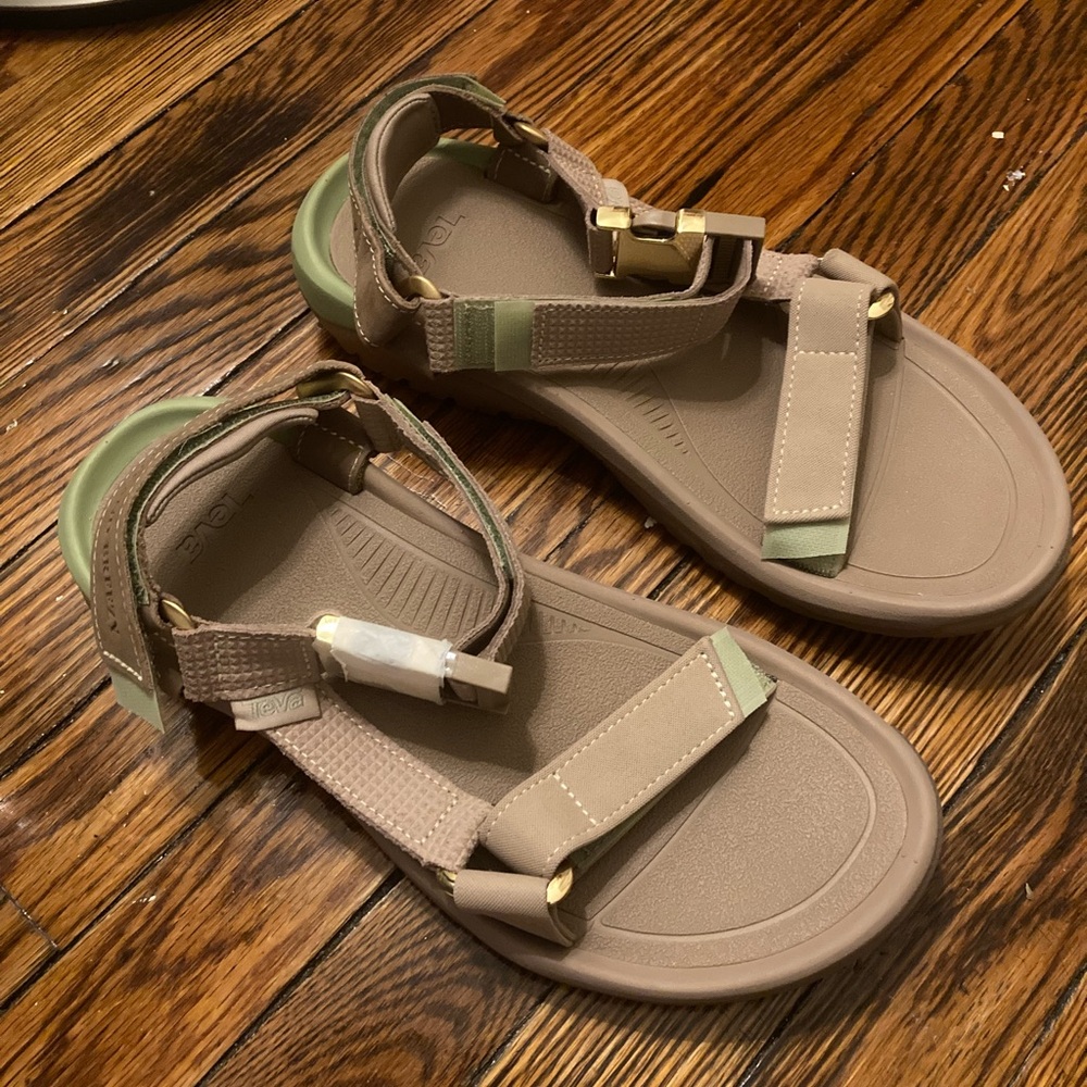 Teva coco x breezy collab